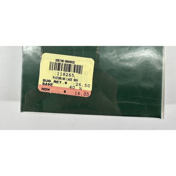 Vintage 1992 Lenox Victorian Lace Christmas Ornament Porcelain  Ice Skaters - Picture 6 of 7